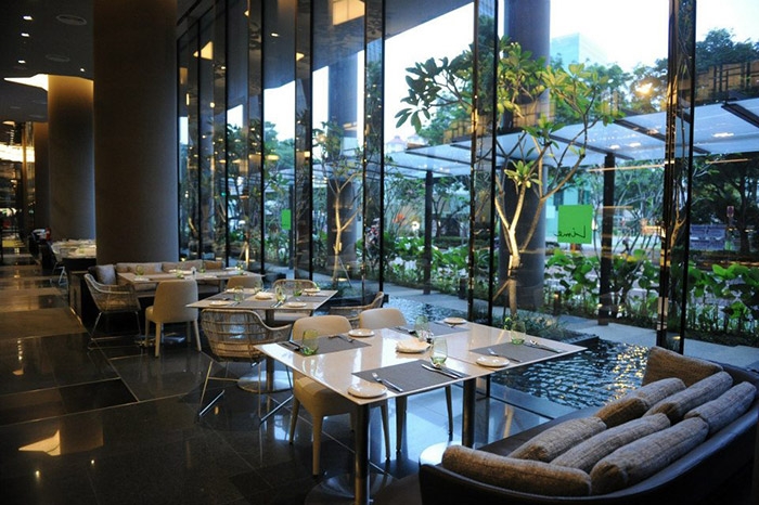 parkroyal-pickering-singapore-restaurant-inside